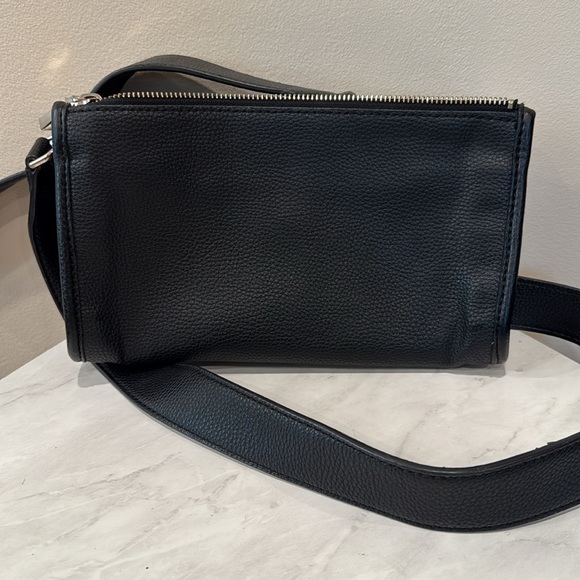 🔥GUESS Elegant Black Crossbody Bag🔥 - Picture 4 of 6